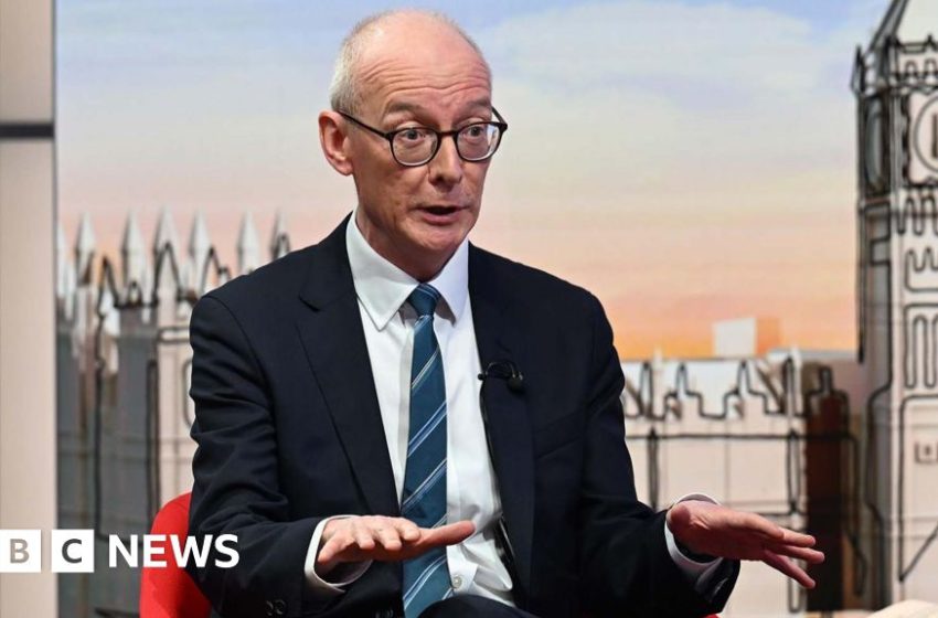  Don't drop PM over Mandelson, minister urges Labour MPs – BBC