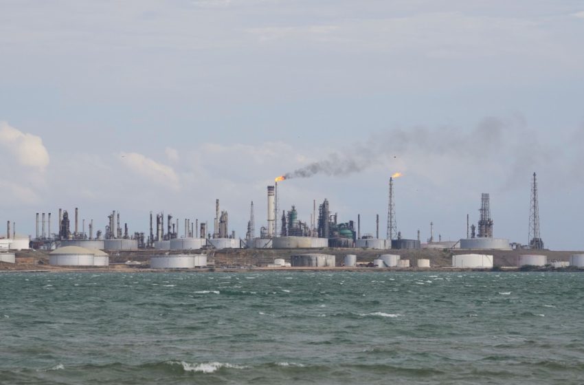  Trump’s Venezuela Oil Bet Faces Big Hurdles