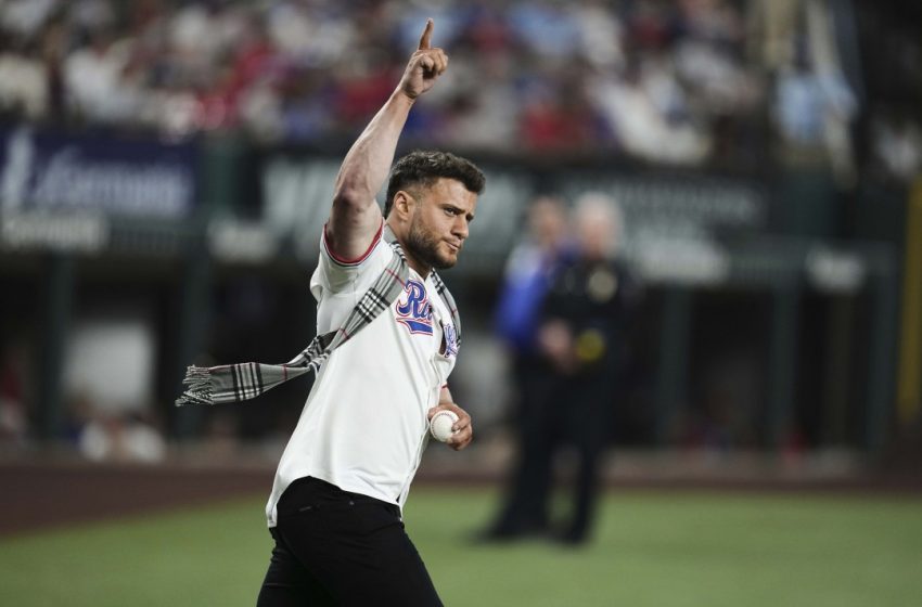  Anti-ICE Chant From Crowd Throws Wrestlers for a Loop