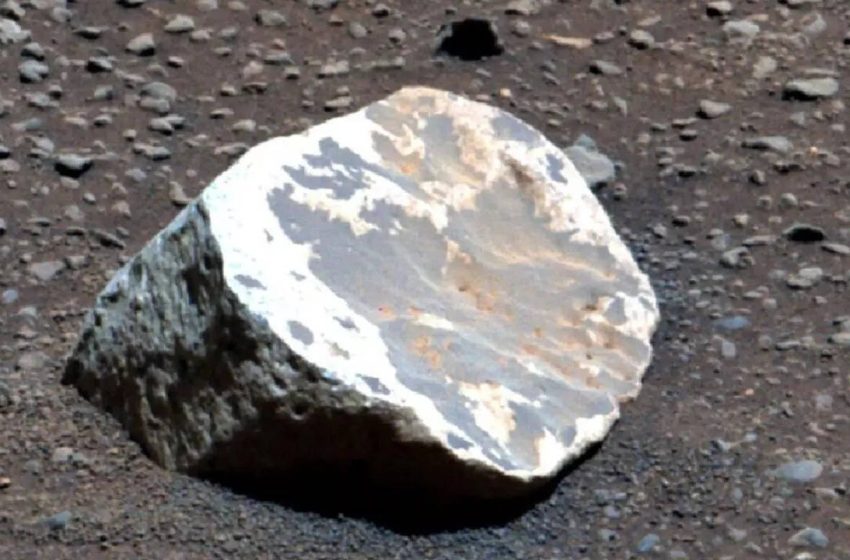  NASA’s Perseverance discovers white kaolinite rocks on Mars, revealing millions of years of rainfall and wet conditions |