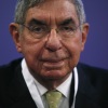 Nobel Peace Prize laureate and two-time Costa Rican President Oscar Arias looks at the media during the opening ceremony of the XV World Summit of Nobel Peace Laureates at the University in Barcelona, Spain, Nov. 13, 2015.