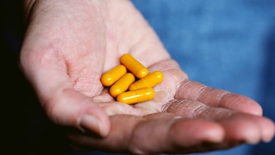  US dentist warns against turmeric supplements and tea: Shares 3 non-negotiable steps for your safety