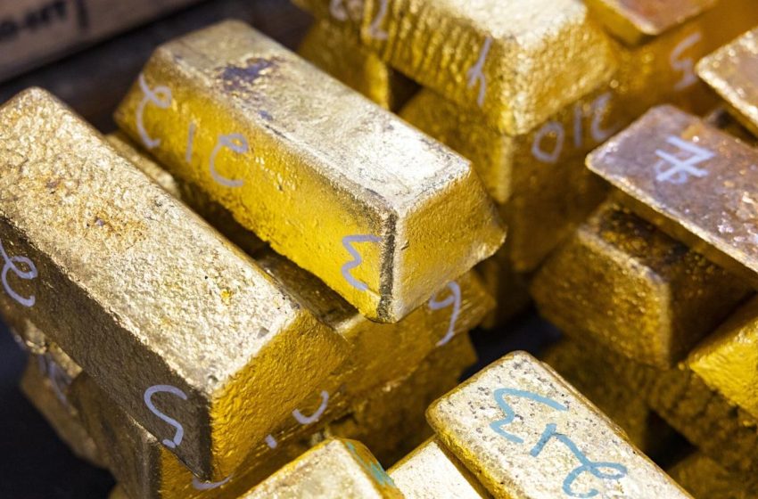  Gold Sinks in Shock Selloff as Stock Rout Spurs Robot Trading