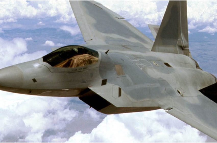  F-22s Filmed Arriving In England As War Fears With Iran Mount: WATCH