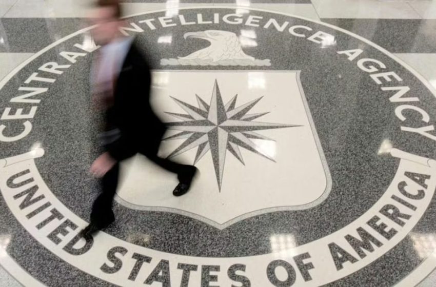  Tim Cook ‘slept with one eye open’ after CIA briefing on Taiwan