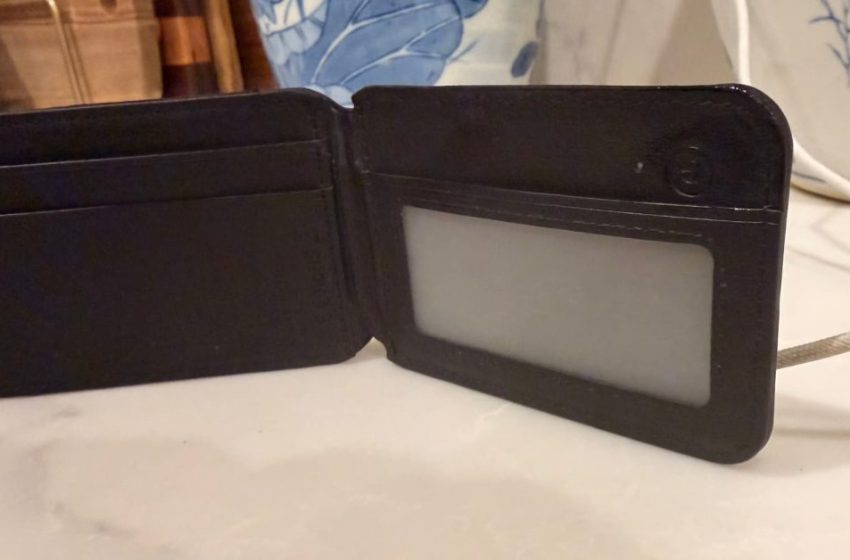  MagSafe Monday: TopMade Wallet review – Find My and massive storage