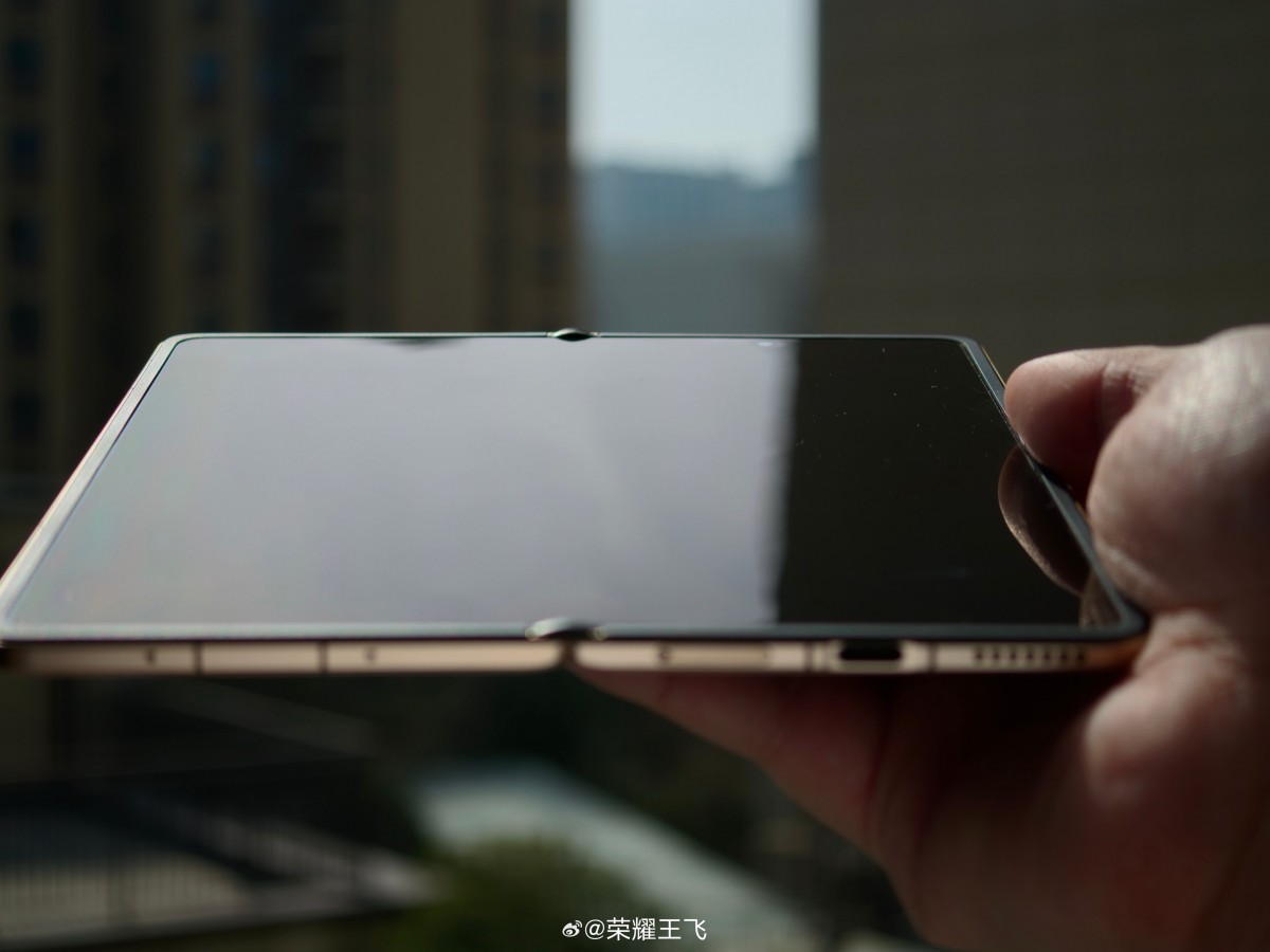 Honor Magic V6's main display