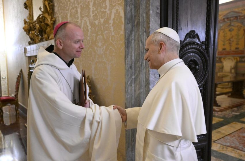  Pope concludes Lenten retreat with prayer and reflection