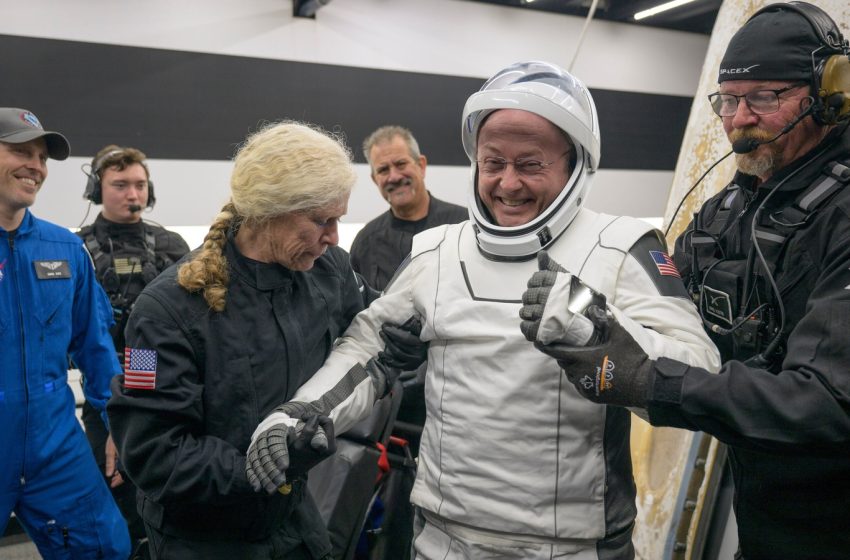  NASA’s Mike Fincke identifies himself as the ailing astronaut who prompted space station evacuation