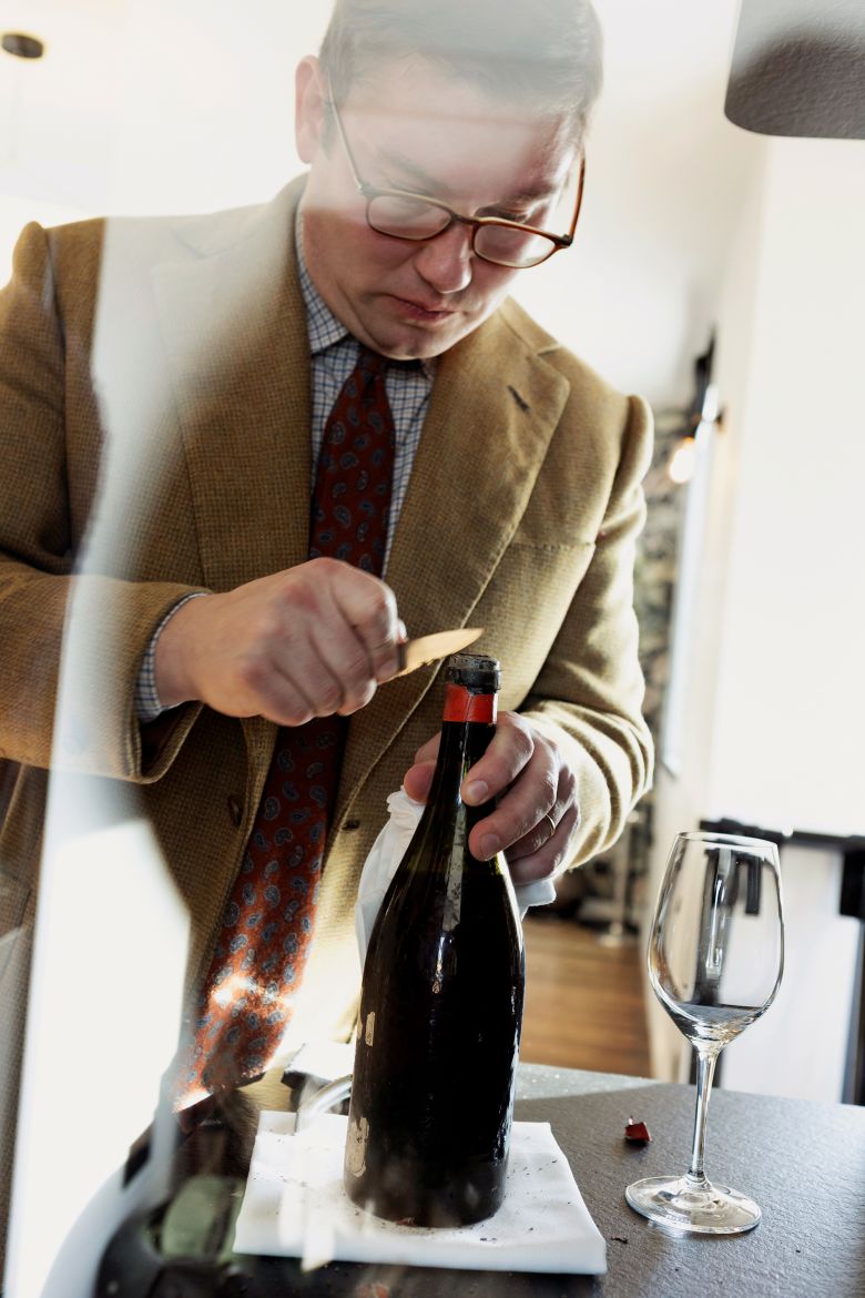 William Kelley opening the 1899 Romanée-Conti bottle.
