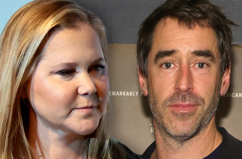  Amy Schumer Marks Valentine’s Day With ‘Crying Corner’ Post Amid Divorce