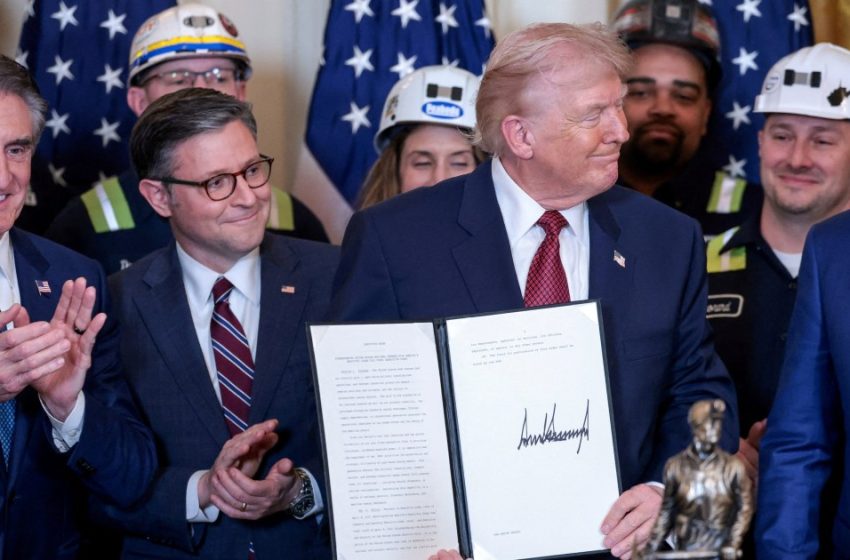  Trump orders Pentagon to buy electricity generated by coal | Donald Trump News