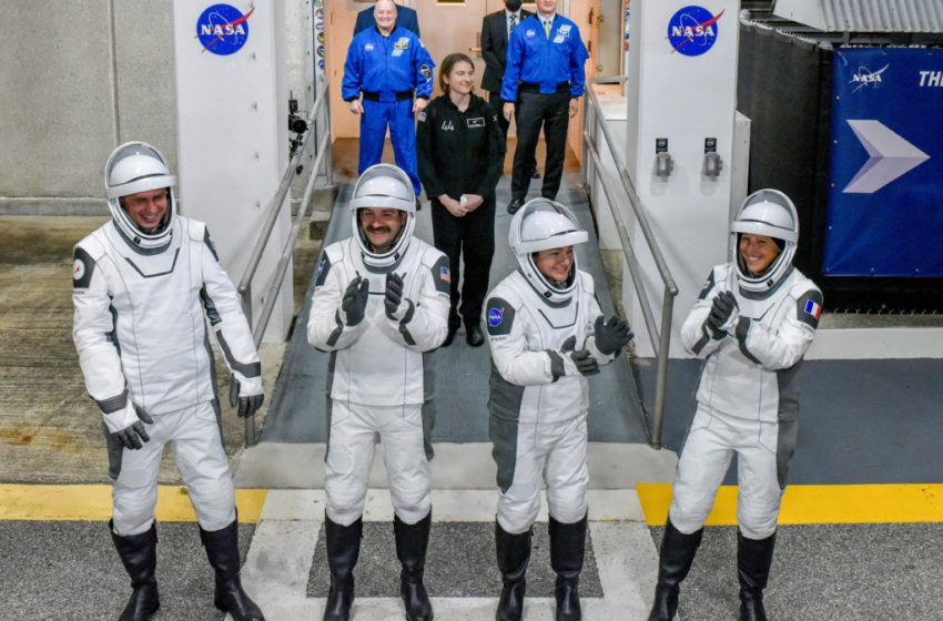  Four astronauts arrive at International Space Station to replace NASA crew