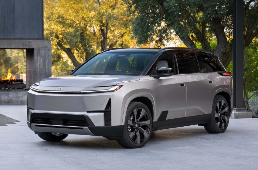  An American-Made, 320-Mile Electric Three-Row SUV