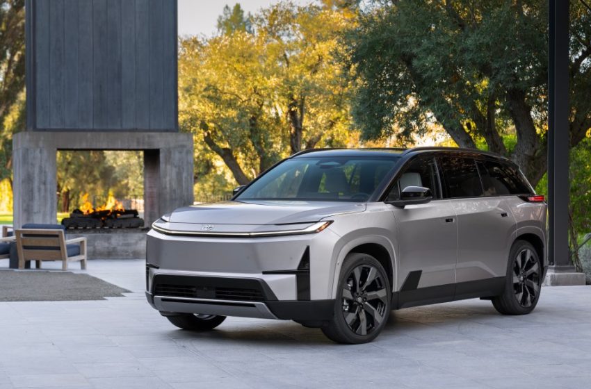  The Toyota Highlander is now a three-row electric SUV with 320 miles of range