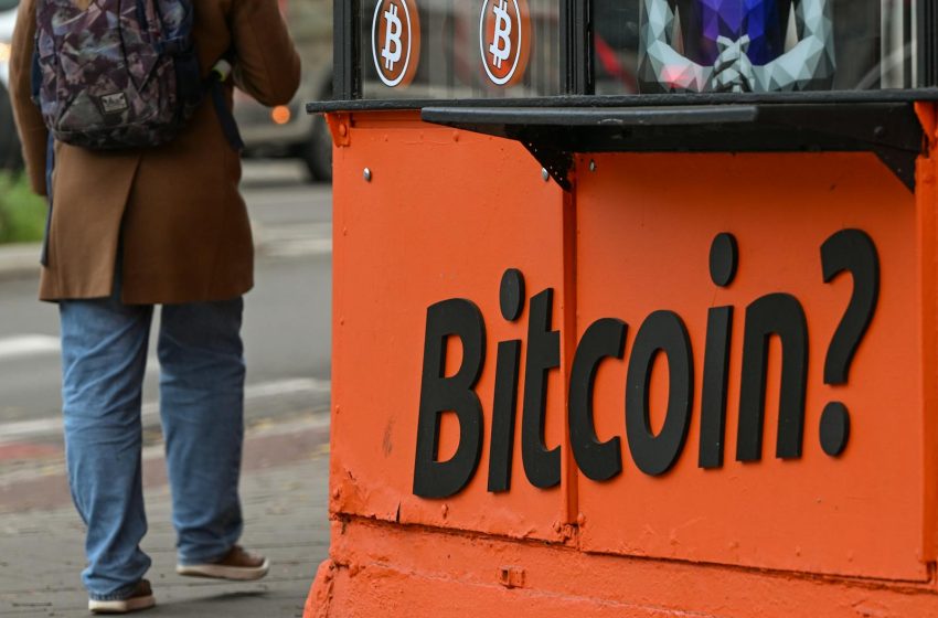  Bitcoin steadies after weekend bloodbath saw price dip below $75,000
