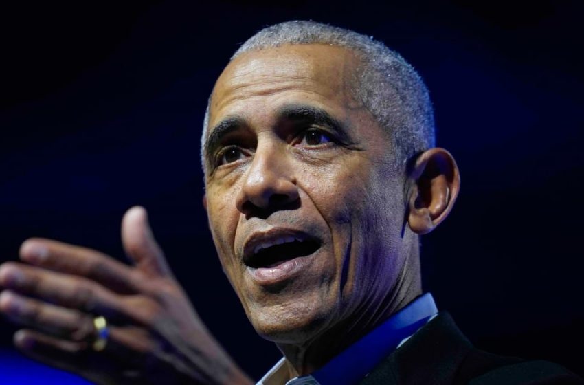  Obama derides social media ‘clown show’ in first comments since Trump’s racist video post