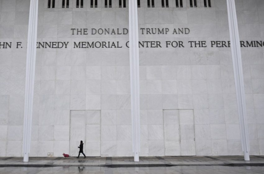  Trump says Kennedy Center will close for two years for renovations