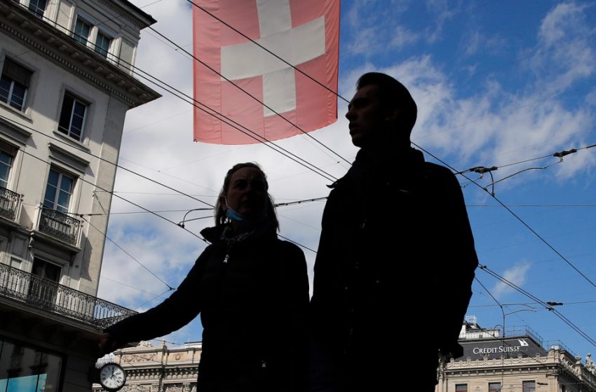  Hundreds of Nazi-linked accounts discovered at Credit Suisse, lawmaker says