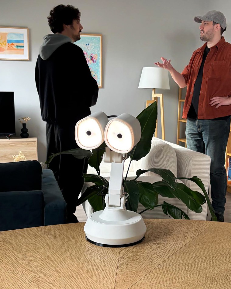 Ongo, the robotic desk lamp.