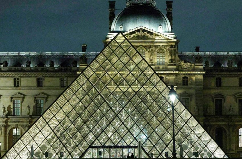  Louvre director resigns four months after shocking jewelry heist at the museum