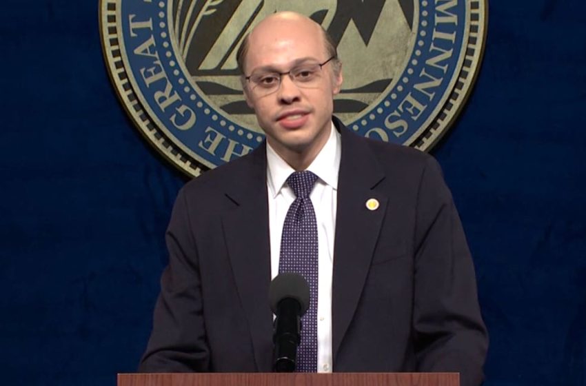  ‘SNL’ Star Pete Davidson Returns to Brutally Roast Moron ICE Agents