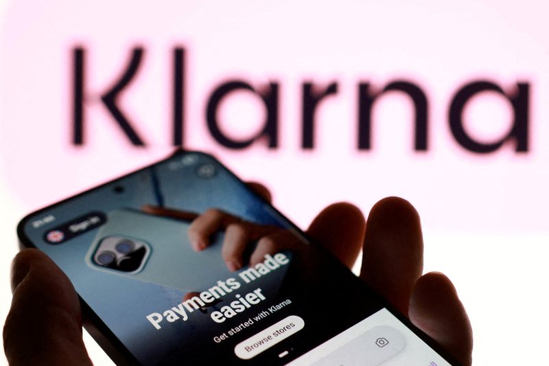  Sweden’s Klarna swings to loss as fast growth hikes costs, shares fall 23%