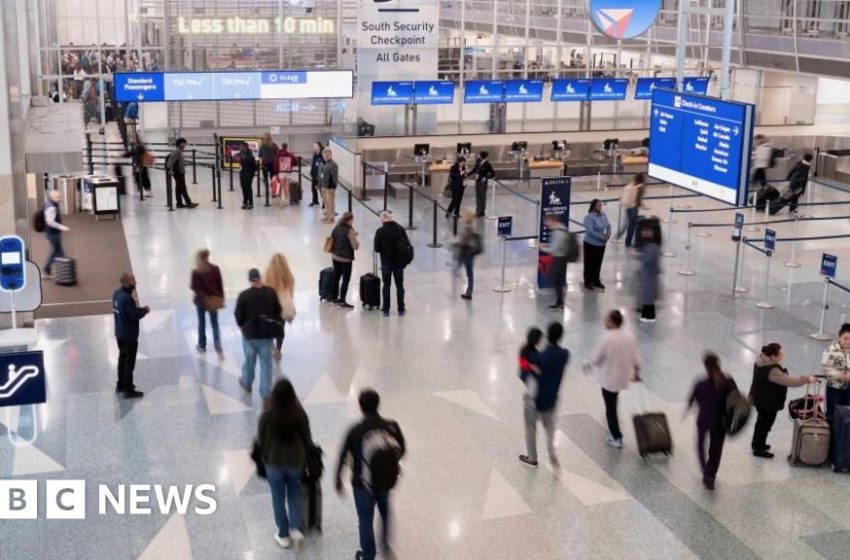  Partial US government shutdown could mean airport delays, travel groups say – BBC