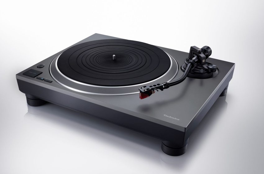  Technics updates its five-star SL-1500C direct drive turntable with premium technology for better sonic performance