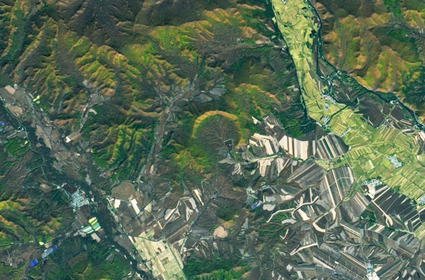  Incomplete remains of world’s ‘youngest’ impact crater spotted lurking in Chinese forest — Earth from space