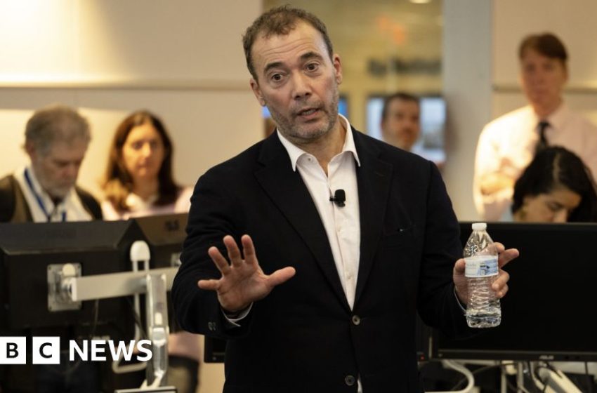  Washington Post chief executive steps down after mass lay-offs – BBC