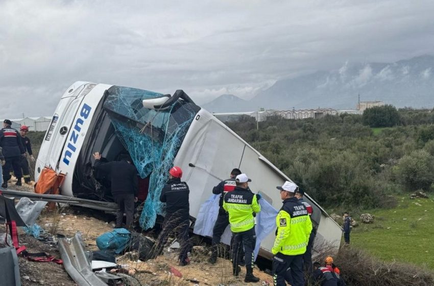  Bus crash in southern Türkiye kills 9, injures 26