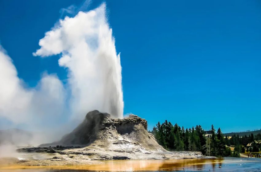  Yellowstone’s supervolcano is creating a 19-mile bulge