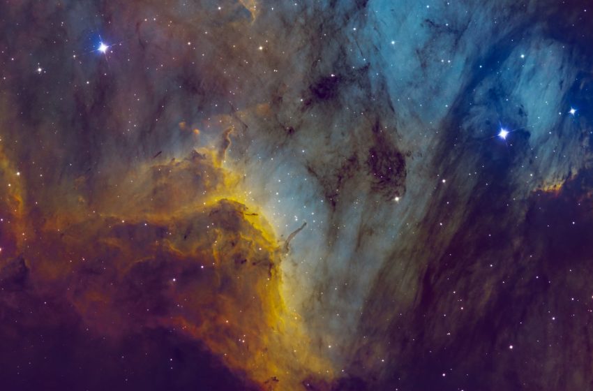  The Pelican Nebula shines near the Las Vegas Strip in gorgeous deep space photo