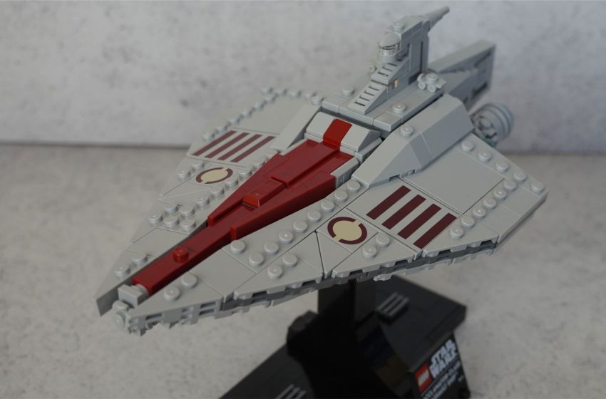  Why I think the mid-sized Star Wars ships are the best Lego gift for adults