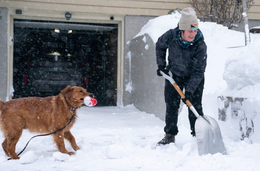  North Shore digs out from more than 3 feet of wind-whipped snow; difficult morning drive in Twin Cities