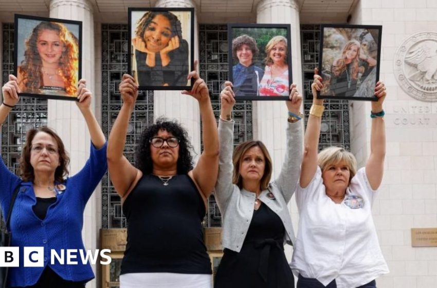  Instagram and YouTube owners built 'addiction machines', trial told – BBC