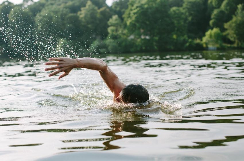  5 Red Flags That Should Make You Turn Around Before Swimming In A Lake