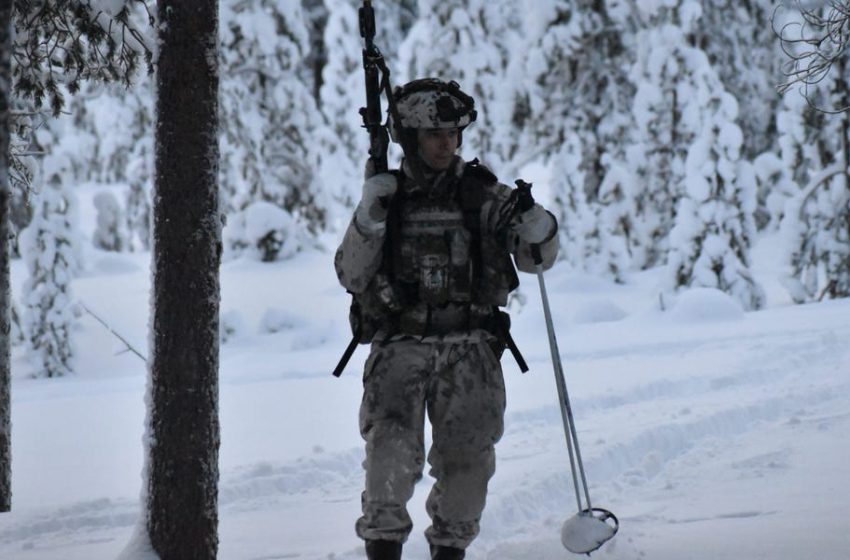  NATO Troops Can’t Let Guns Get Too Warm to Work on Frozen Battlefields