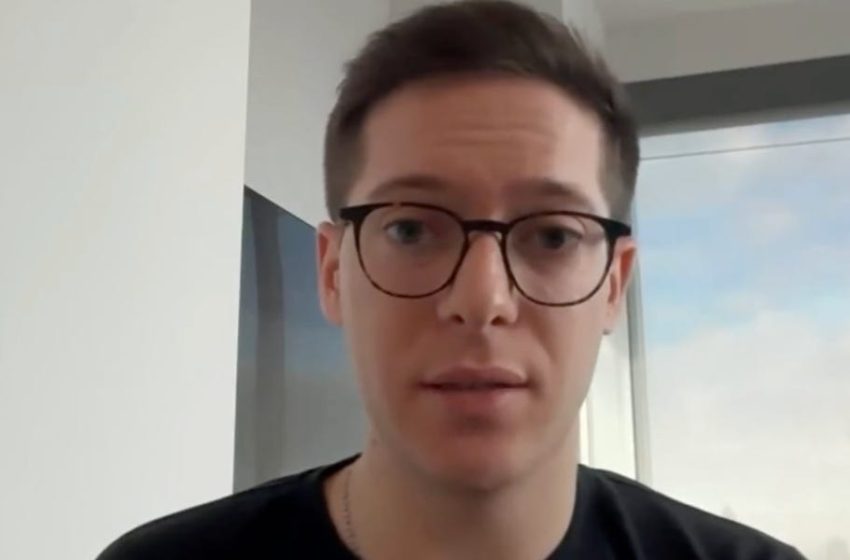  Author of Viral AI Essay Says AI Helped Write It