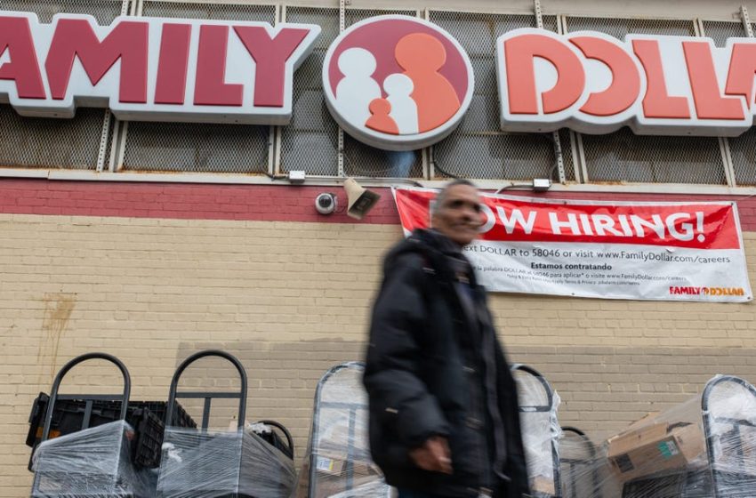  America’s K-Shaped Economy Could Create Caste System If It Worsens: Economist