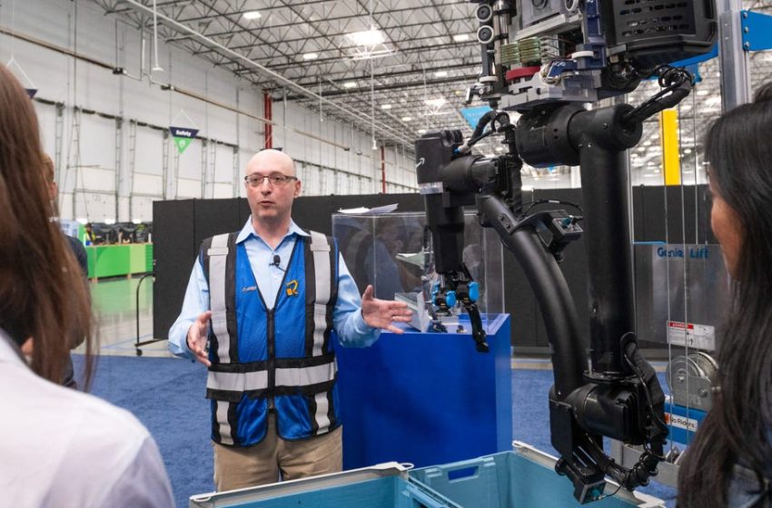  Amazon Pulls the Plug on Blue Jay Warehouse Robot