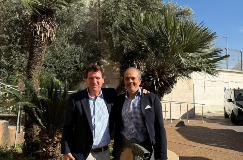 Tucker Carlson visits Israel for sit-down with Mike Huckabee