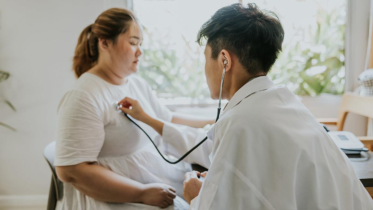 Doctor listens to patient's heartbeat