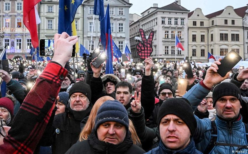  Tens of thousands back Czech president amid cabinet dispute