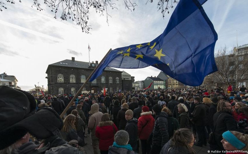  Iceland may fast-track vote on joining EU: report