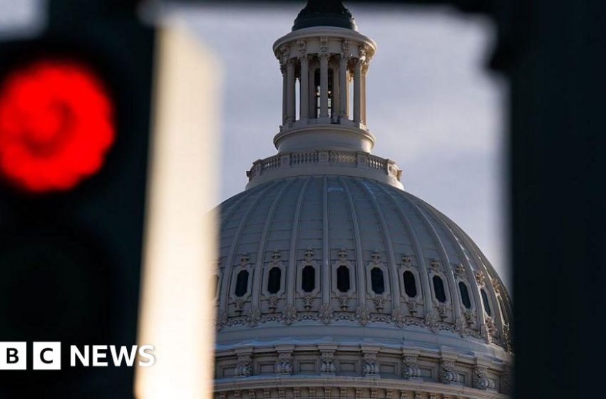  Trump signs bill to end shutdown but another budget cliff looms over ICE funding – BBC