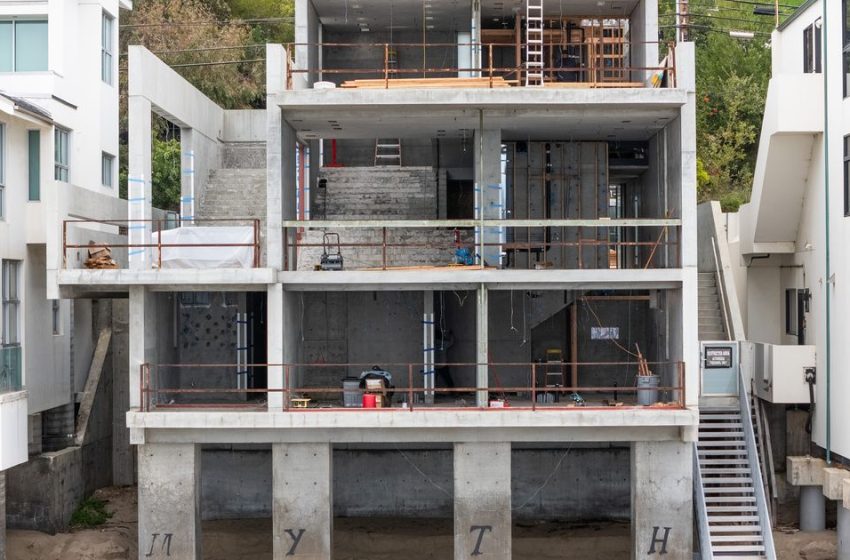  Kanye Didn’t Want Toilets in His Tadao Ando, Lawyer Claims