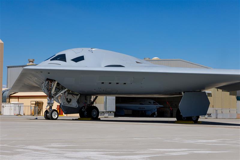  Air Force Announces B-21 Production Deal, 2027 Entry into Service