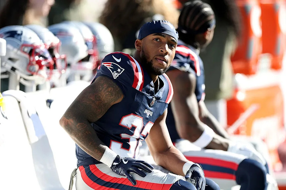 <p>&nbsp;TreVeyon Henderson</p>